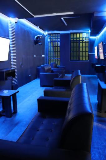 عکس کافه گیم تایتان