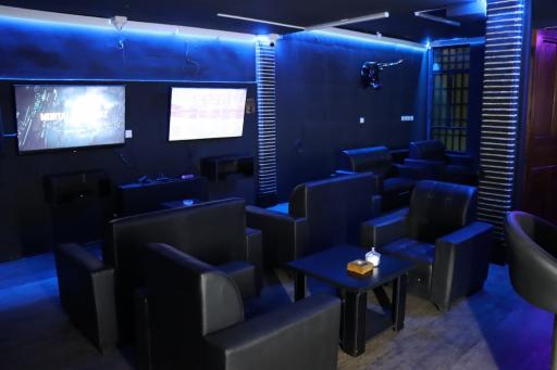 عکس کافه گیم تایتان