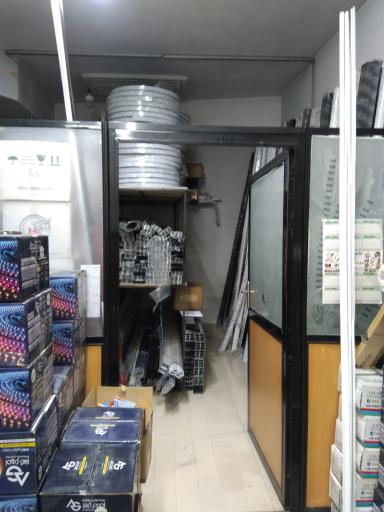 عکس فروشگاه محصولات روشنایی و لاینر بام الکتریک