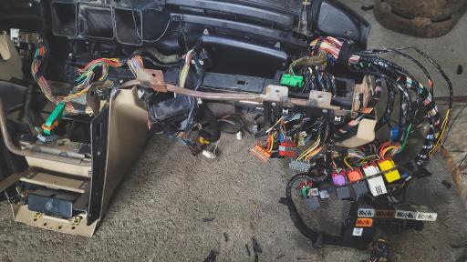 برق خودرو و باطری سازی اقبالی