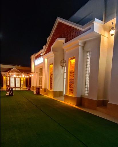 عکس باغ تالار تاج