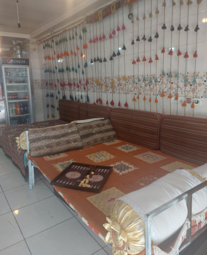 عکس رستوران و بیرون بر ملکه