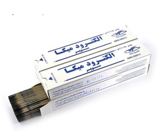 عکس رنگ و ابزار هنرمند