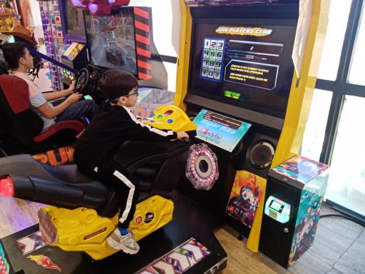 عکس مجتمع تجاری اداری مادر