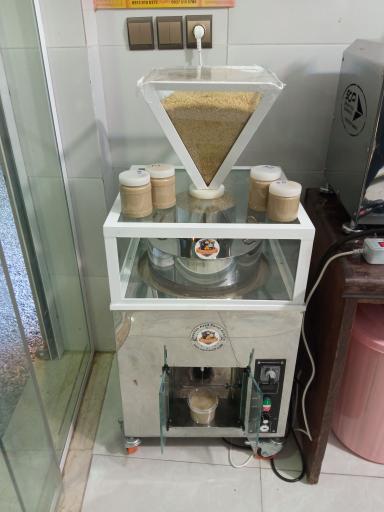 عکس عطاری کلبه سلامت گلدره