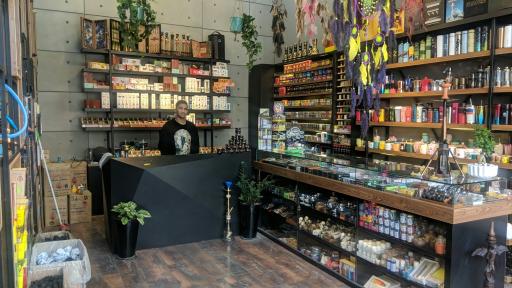 عکس اسموک شاپ بهار