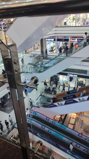 مرکز خرید مادر