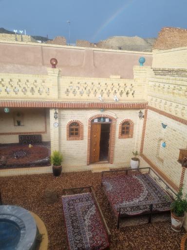 عکس رستوران و سفره خانه سنتی لینو نایین