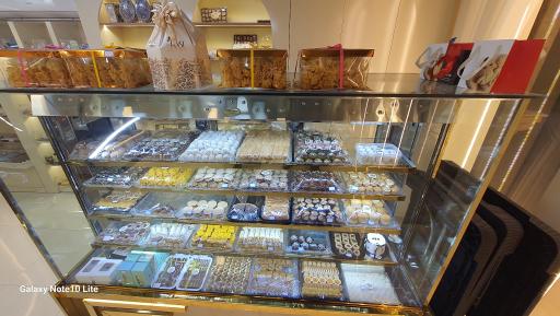 عکس کافه شیرینی زیگورو