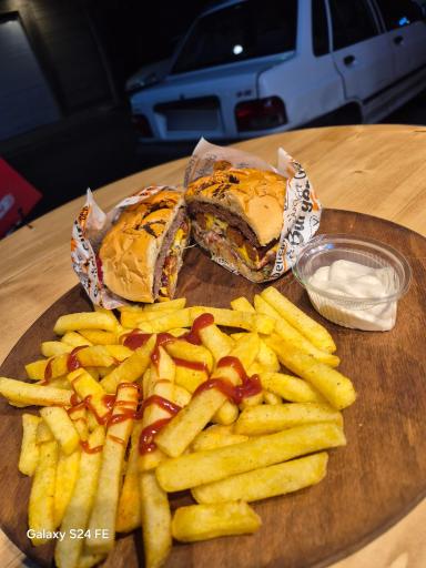 عکس پیتزا دلوار 