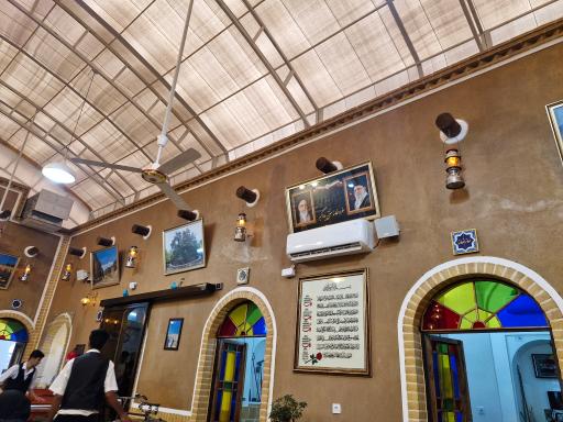 عکس سفره خانه سنتی بابا اکبر