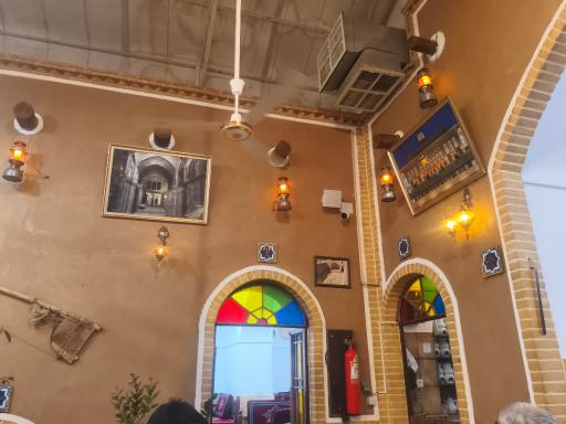 عکس سفره خانه سنتی بابا اکبر