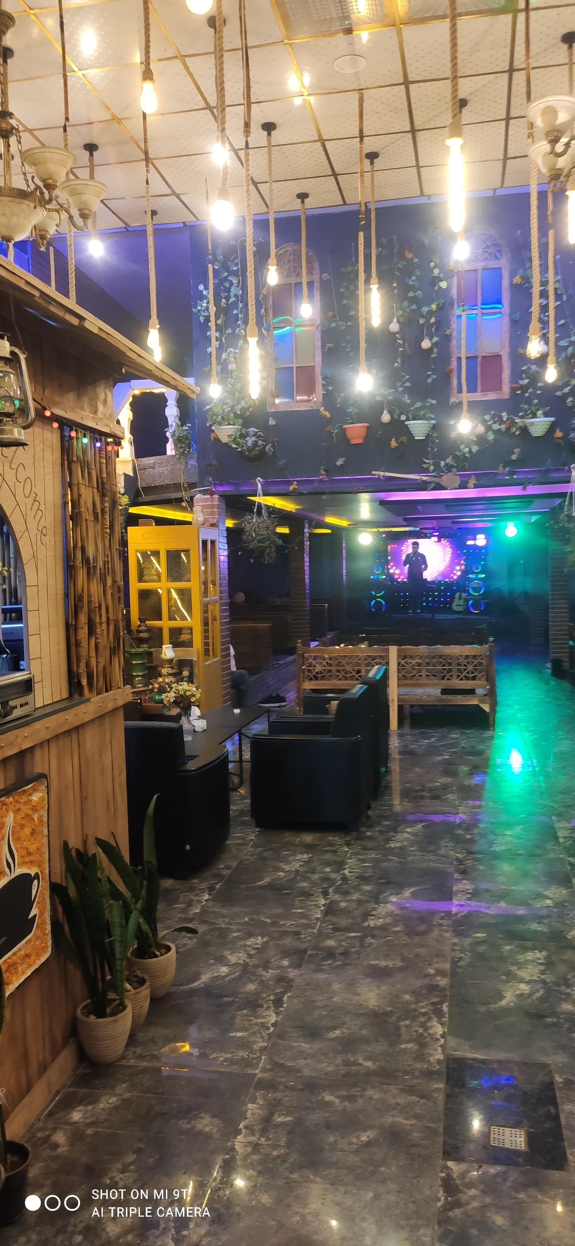 عکس باغچه رستوران فرحزاد 