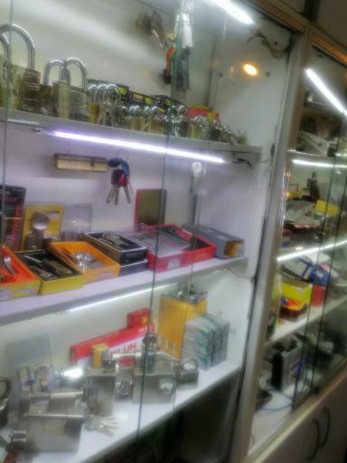 عکس کلیدسازی نیکوکار وحید