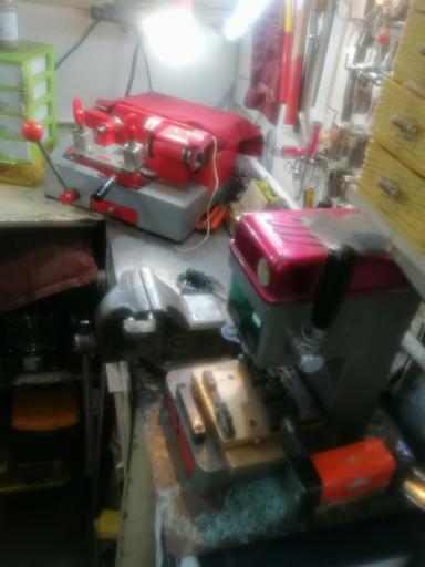 عکس کلیدسازی نیکوکار وحید