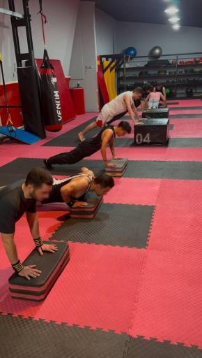 عکس باشگاه کلیستنیکس