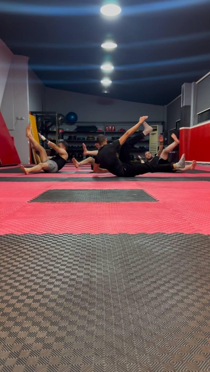 عکس باشگاه کلیستنیکس