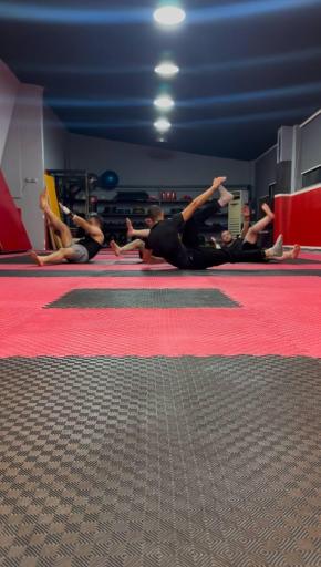 عکس باشگاه کلیستنیکس