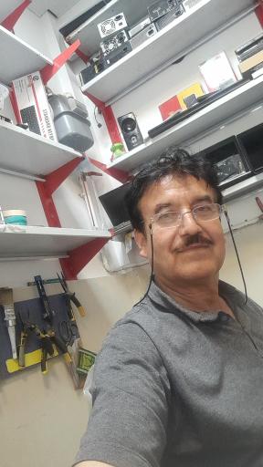 عکس تعمیرات تلویزیون و کامپیوتر هاشمی