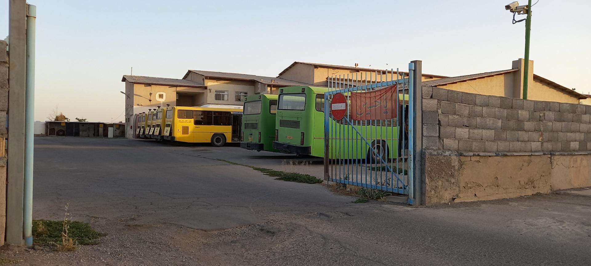 عکس پارکینگ اتوبوس واحد پایگاه