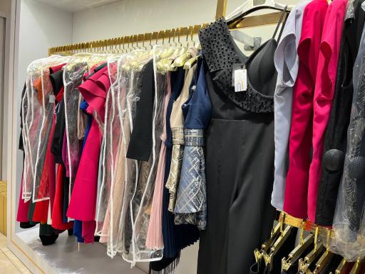 عکس فروشگاه پوشاک زنانه کاملیا