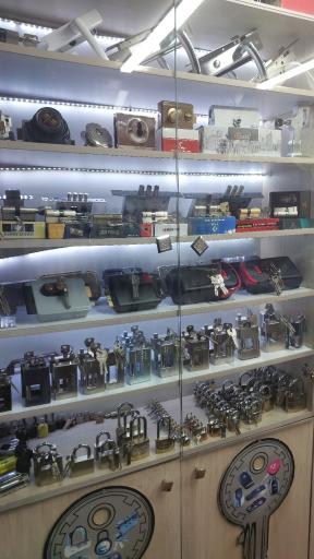 عکس کلید سازی خانواده (عزیزی)