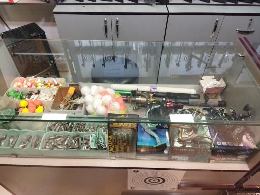 عکس فروشگاه تفنگ بادی و لوازم شکار و ماهیگیری شاهین