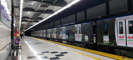 عکس ورودی مترو ایستگاه بریانک خط هفت