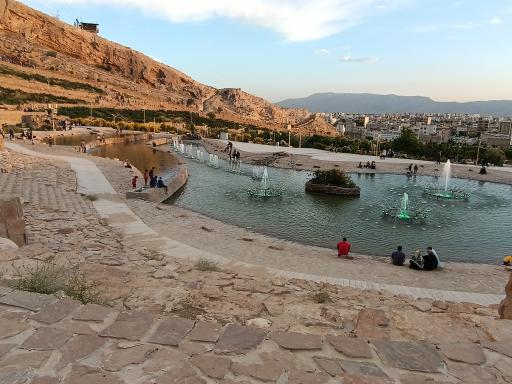 عکس دریاچه مصنوعی