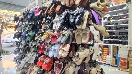 عکس فروشگاه کیف و کفش نصف قیمت