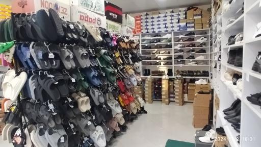 عکس فروشگاه کیف و کفش نصف قیمت