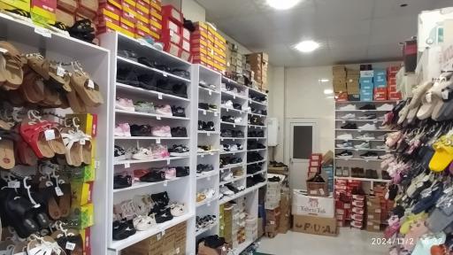 عکس فروشگاه کیف و کفش نصف قیمت