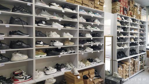 عکس فروشگاه کیف و کفش نصف قیمت