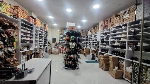 عکس فروشگاه کیف و کفش نصف قیمت