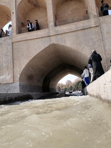 عکس سنگ تاریخی سی و سه پل