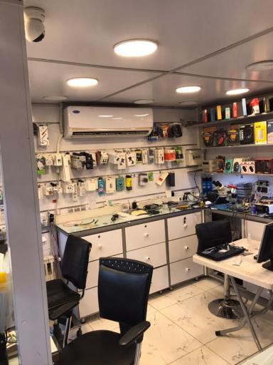 عکس تعمیرات موبایل و کامپیوتر امید