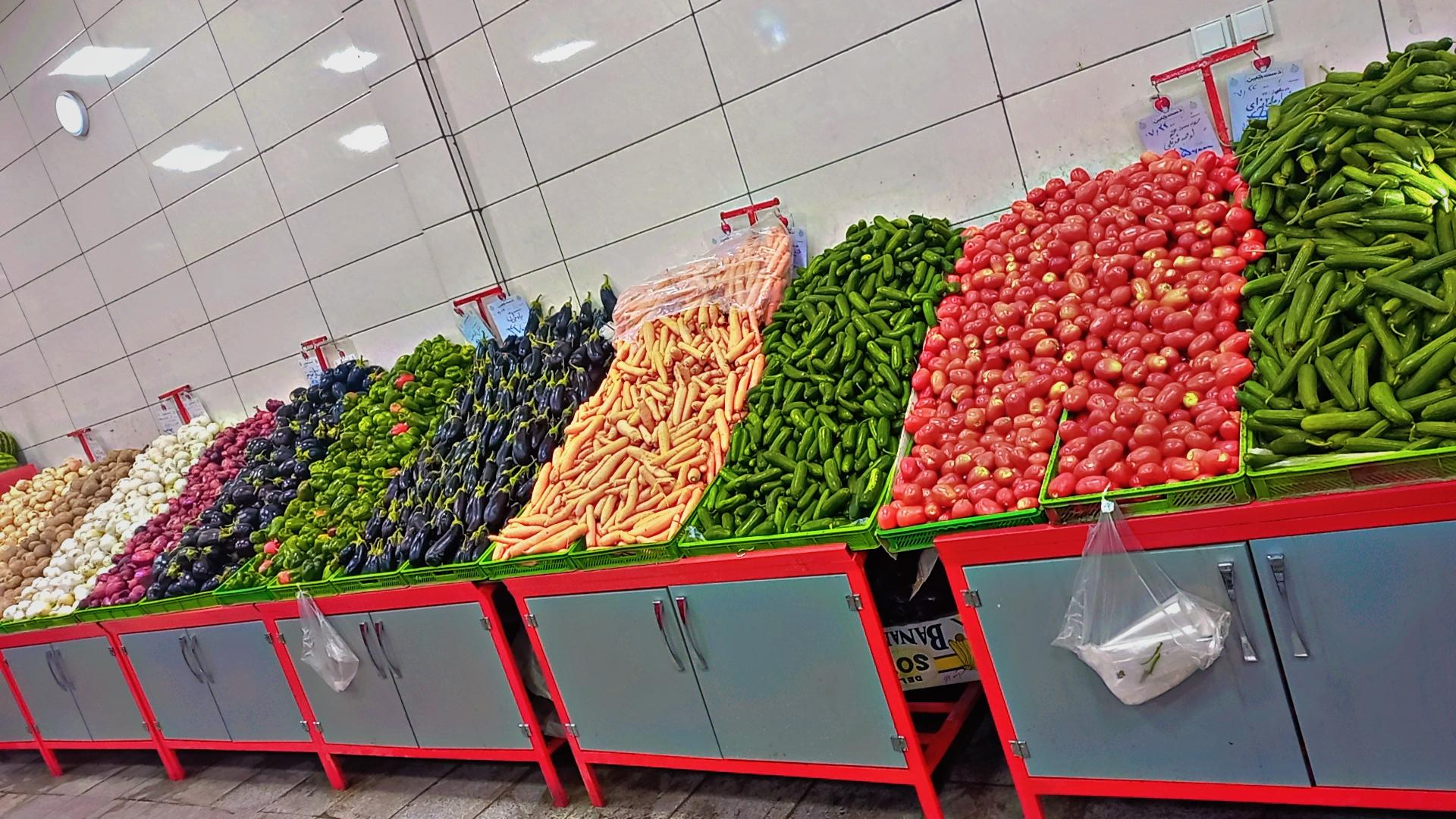 عکس بازار میوه و تره بار سبلان