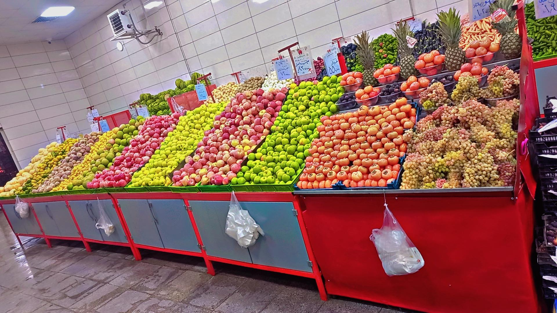 عکس بازار میوه و تره بار سبلان