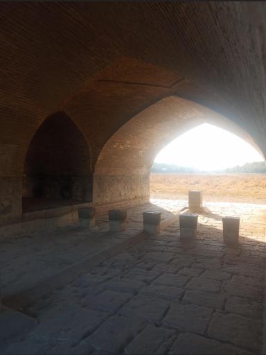 عکس سنگ تاریخی سی و سه پل