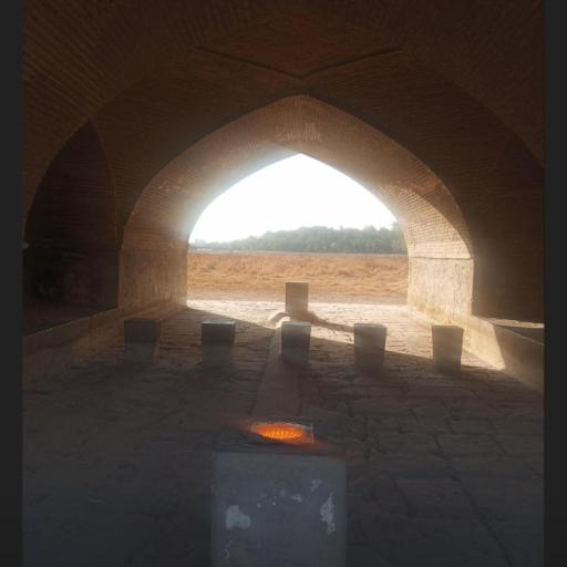 عکس سنگ تاریخی سی و سه پل