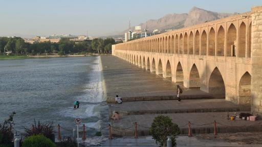 عکس سنگ تاریخی سی و سه پل