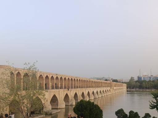 عکس سنگ تاریخی سی و سه پل
