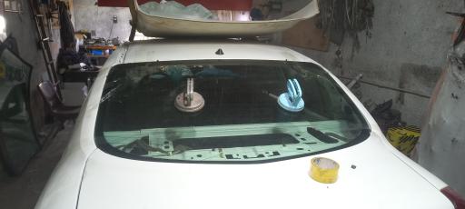 عکس شیشه اتومبیل عربی