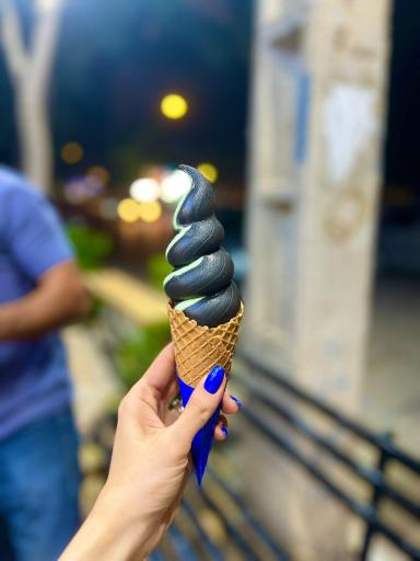 عکس بستنی ایتالیایی بلوذغالی