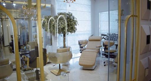 عکس مجتمع زیبایی قرمز