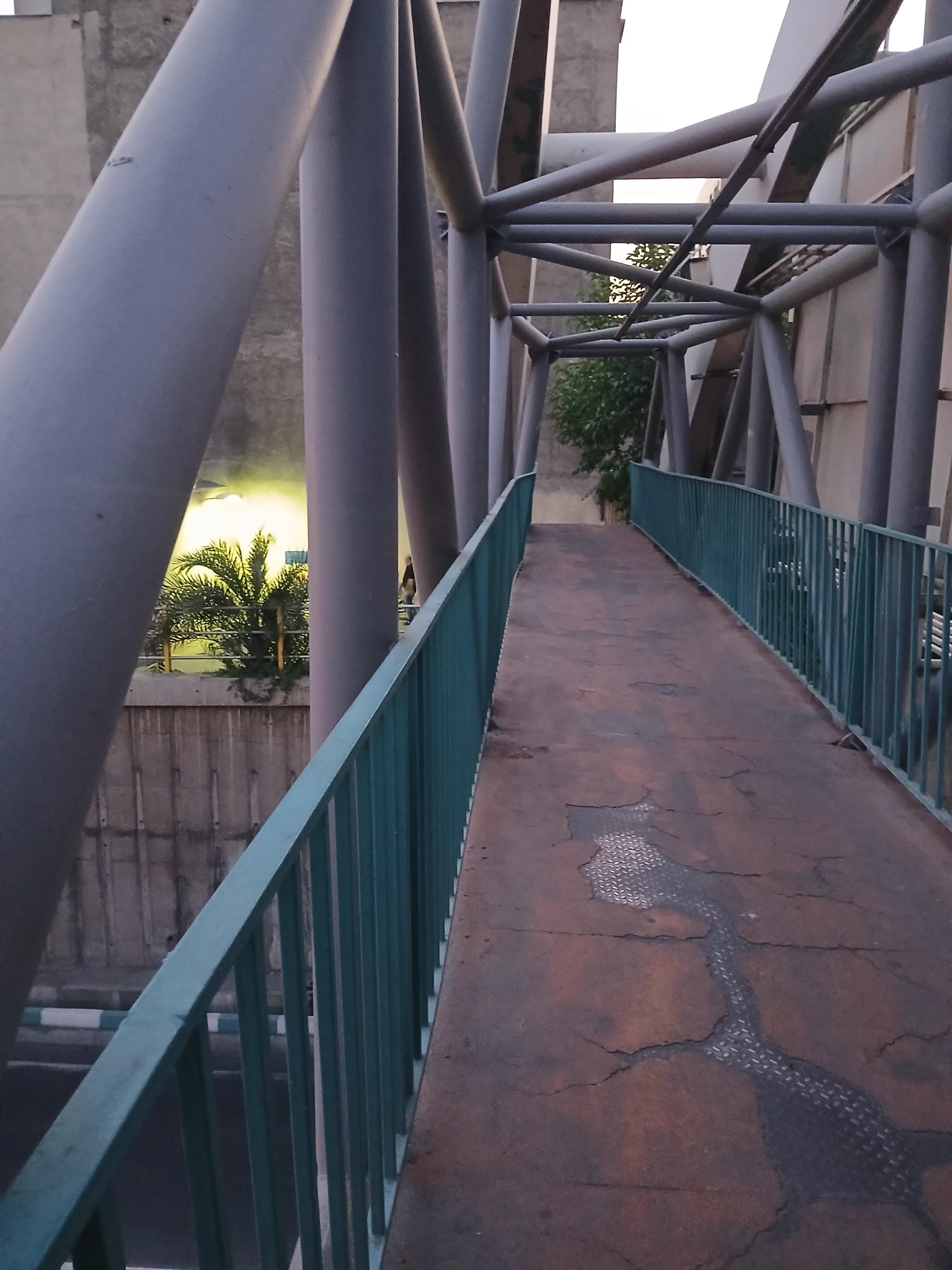 عکس پل عابر پیاده