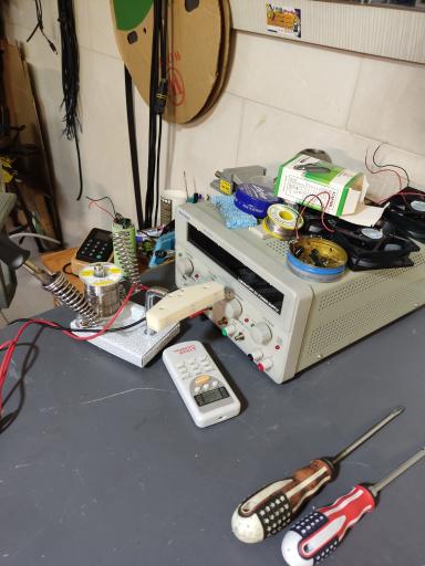 عکس تعمیر انواع لامپ و پرژکتور