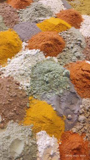 عکس تولیدی ادویه خانگی هزاربرگ رضوان شرق