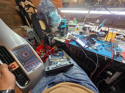 تعمیرات تخصصی مانیتور خودرو نوری