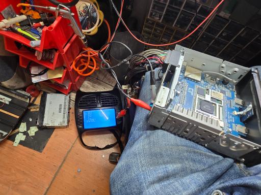 تعمیرات تخصصی مانیتور خودرو نوری